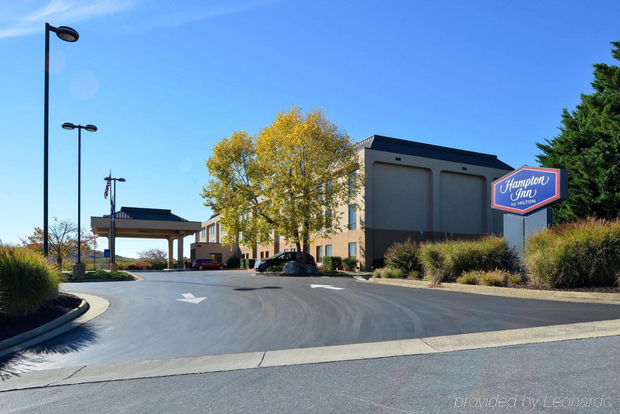 Hampton Inn Staunton Exterior foto