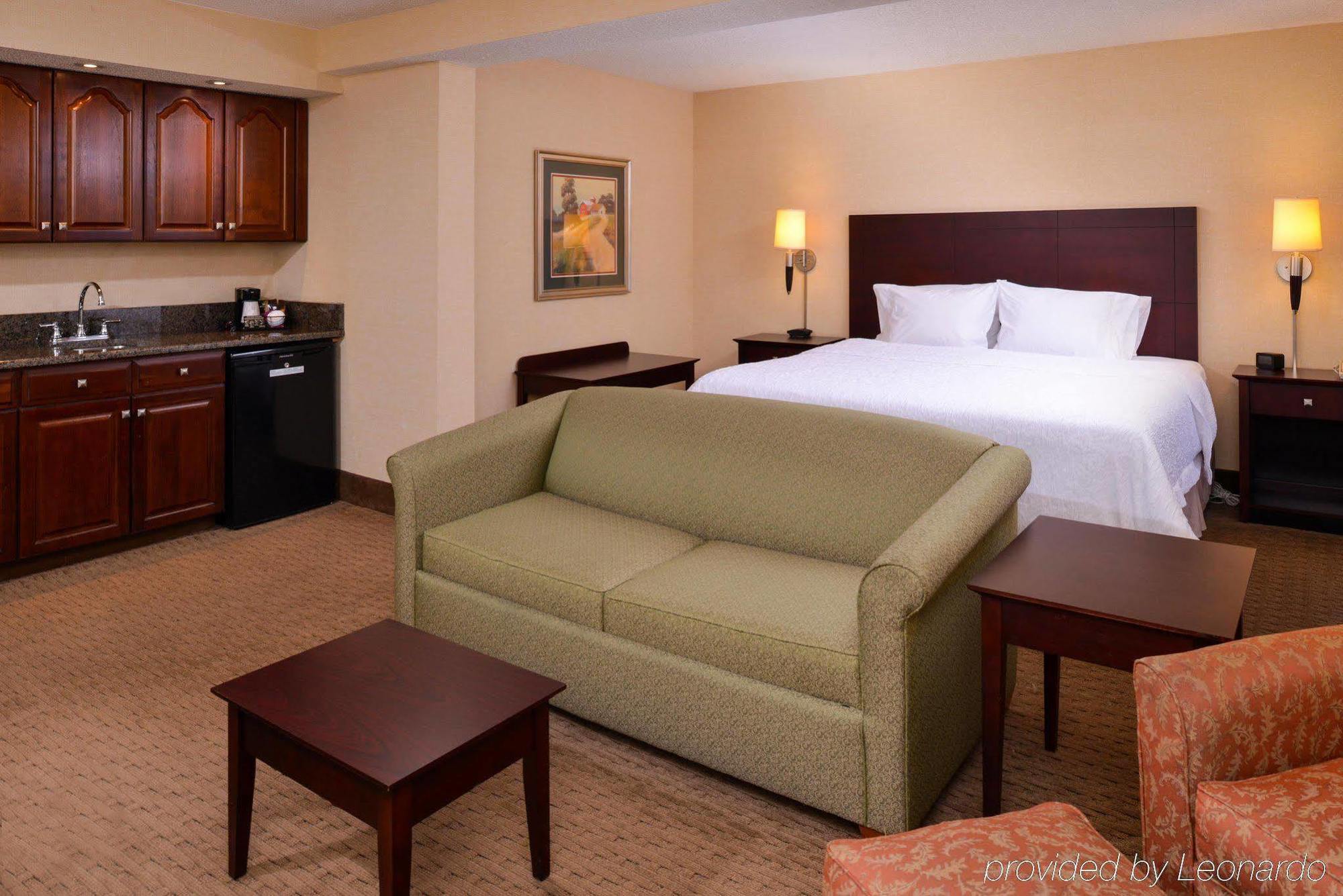Hampton Inn Staunton Exterior foto