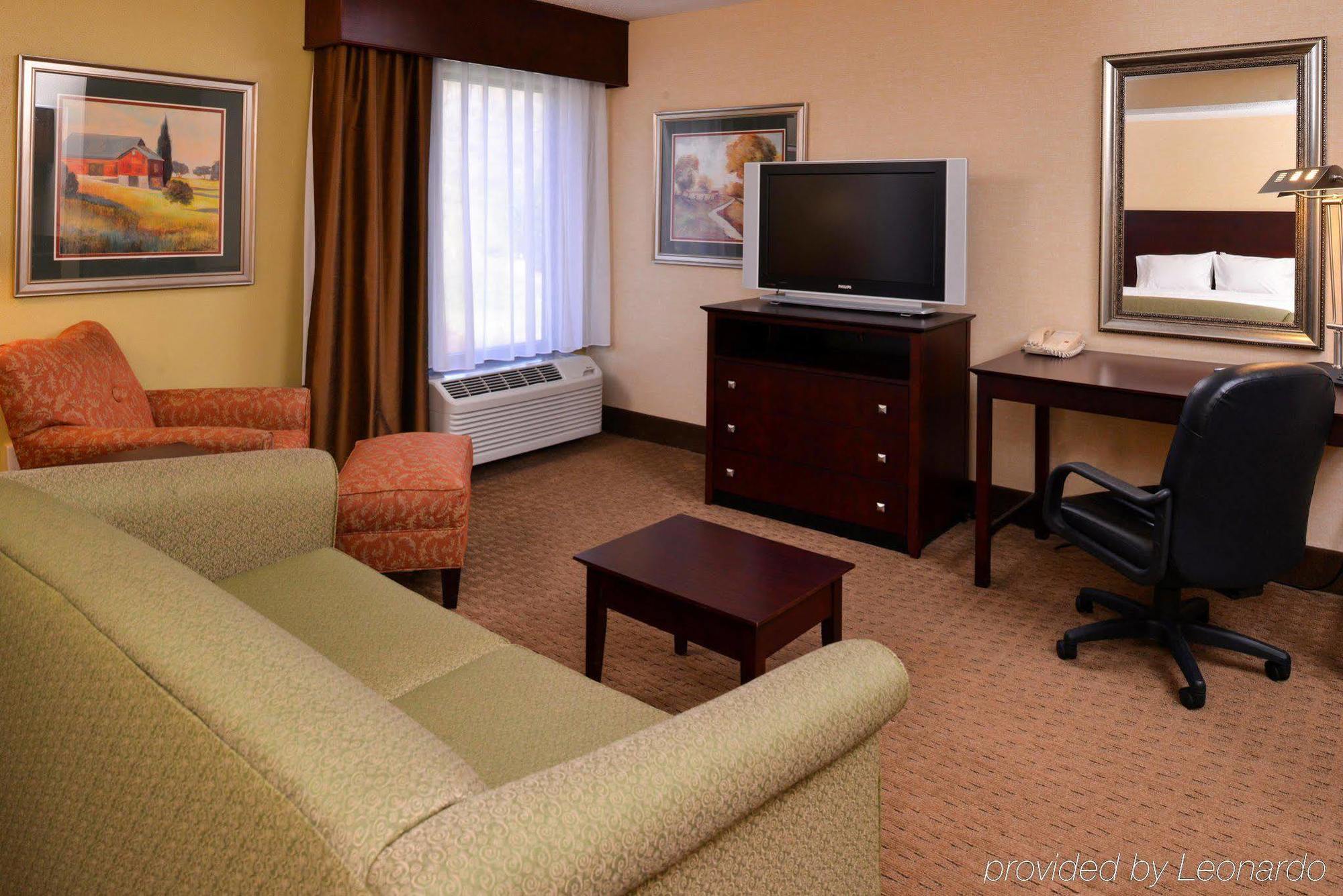Hampton Inn Staunton Exterior foto