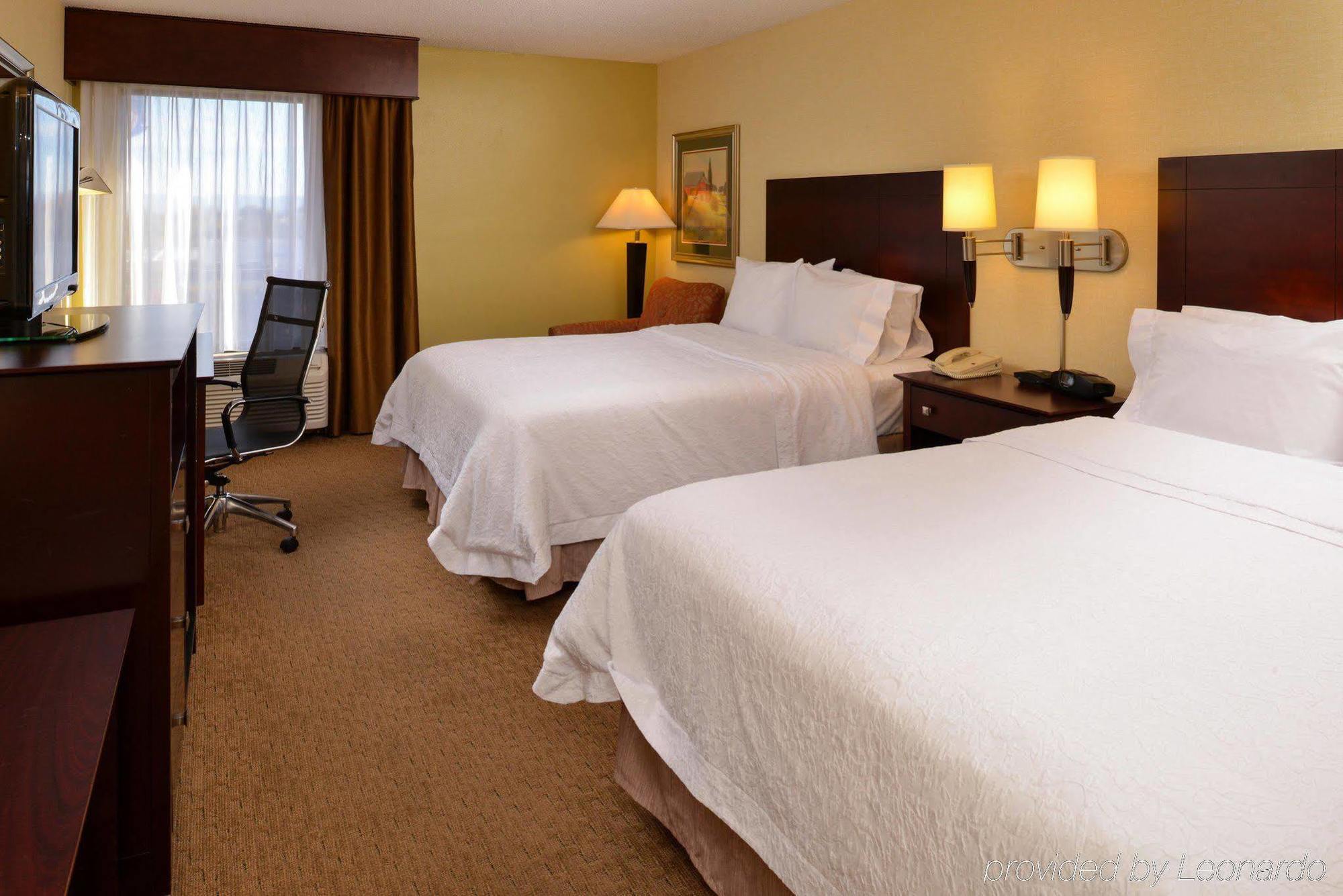 Hampton Inn Staunton Exterior foto