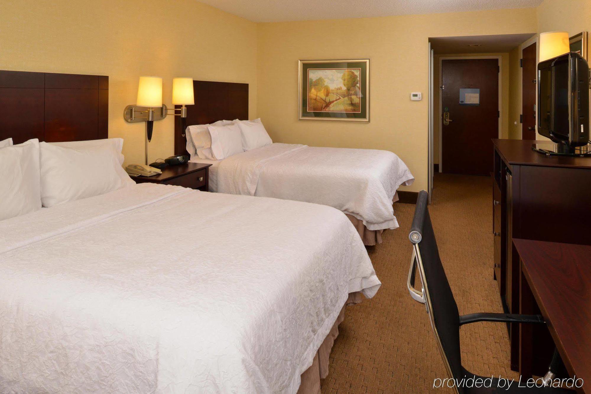 Hampton Inn Staunton Exterior foto