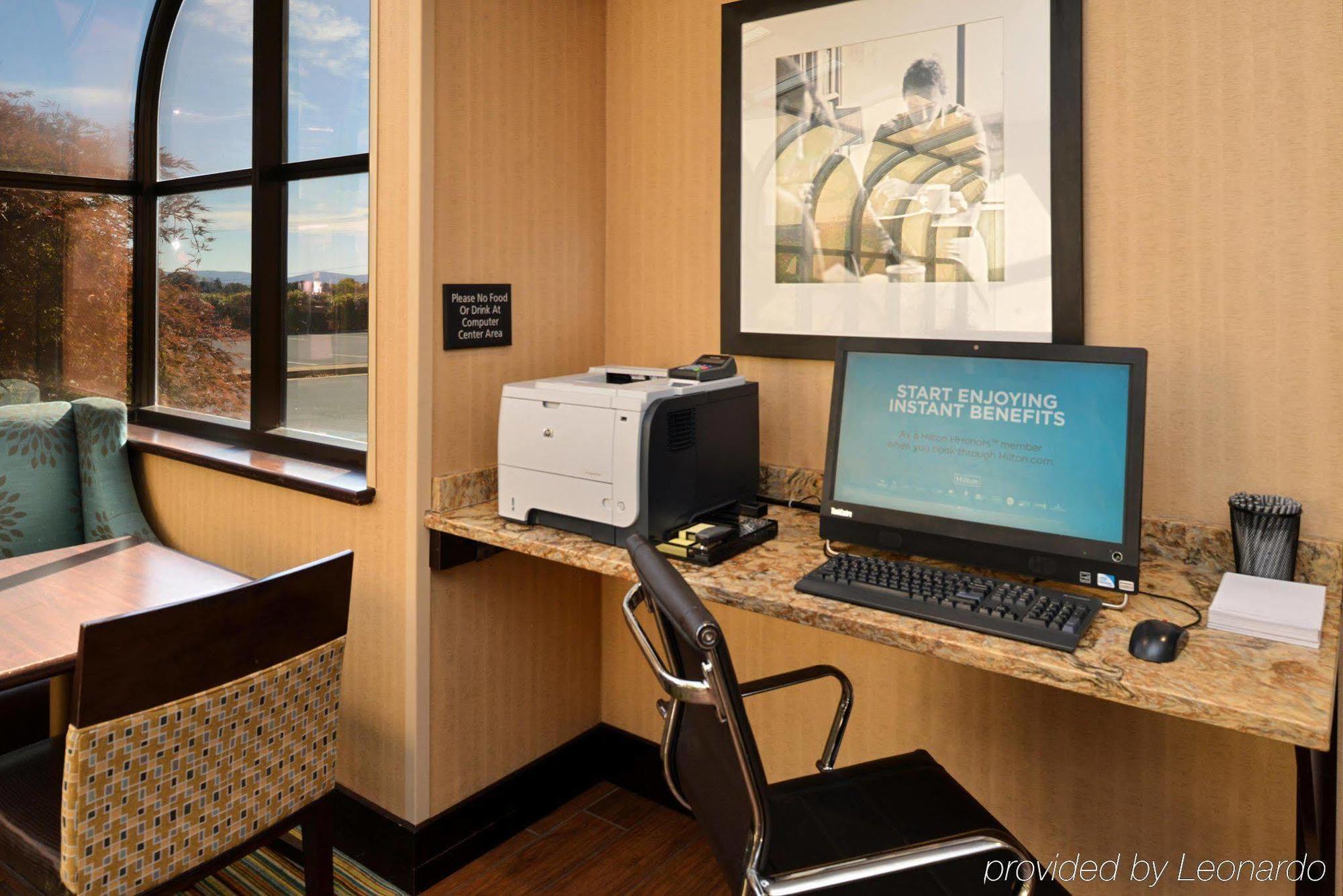 Hampton Inn Staunton Exterior foto